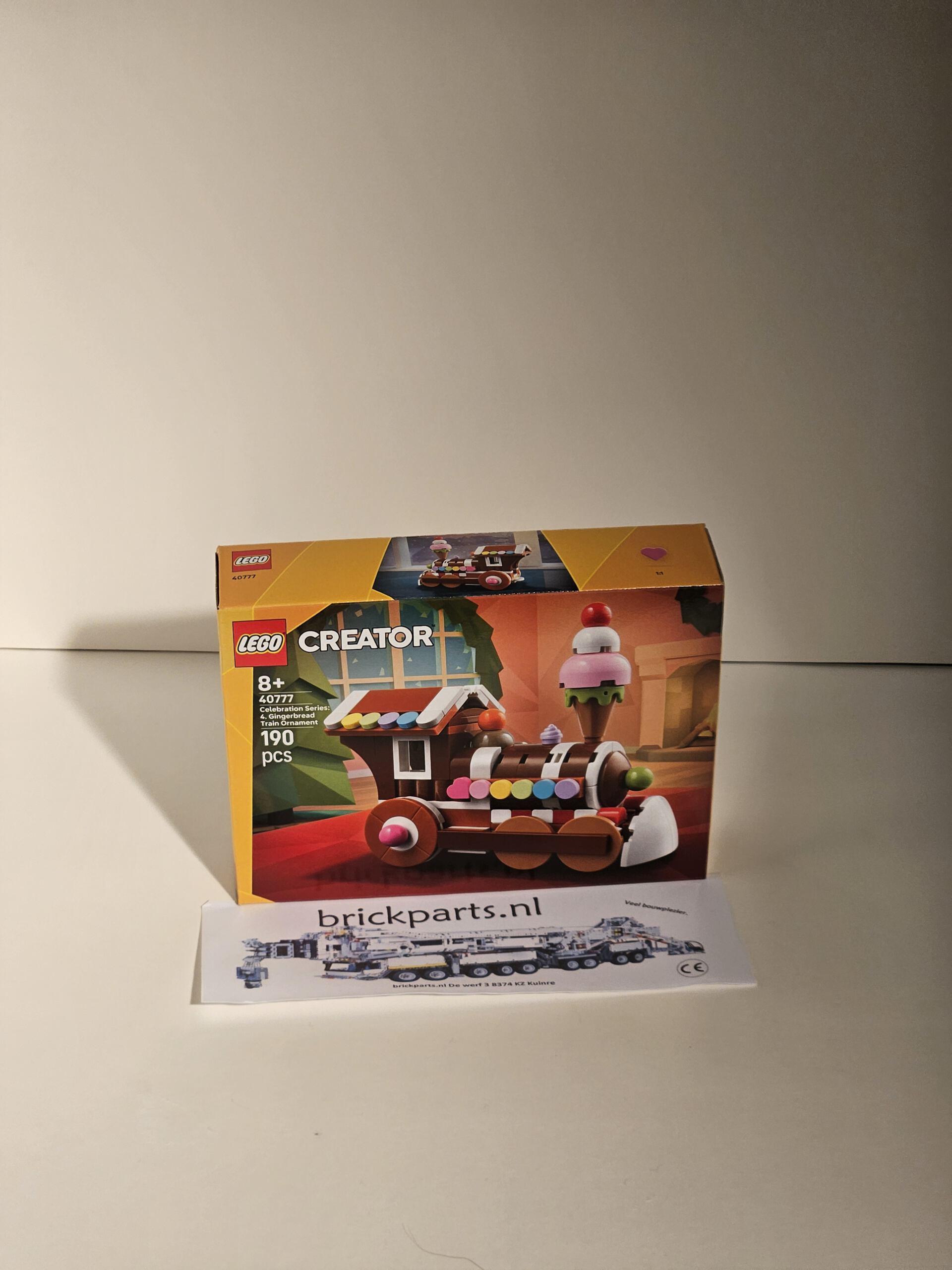 LEGO Celebration Series: Gingerbread Train Ornament 40777 - Afbeelding 5