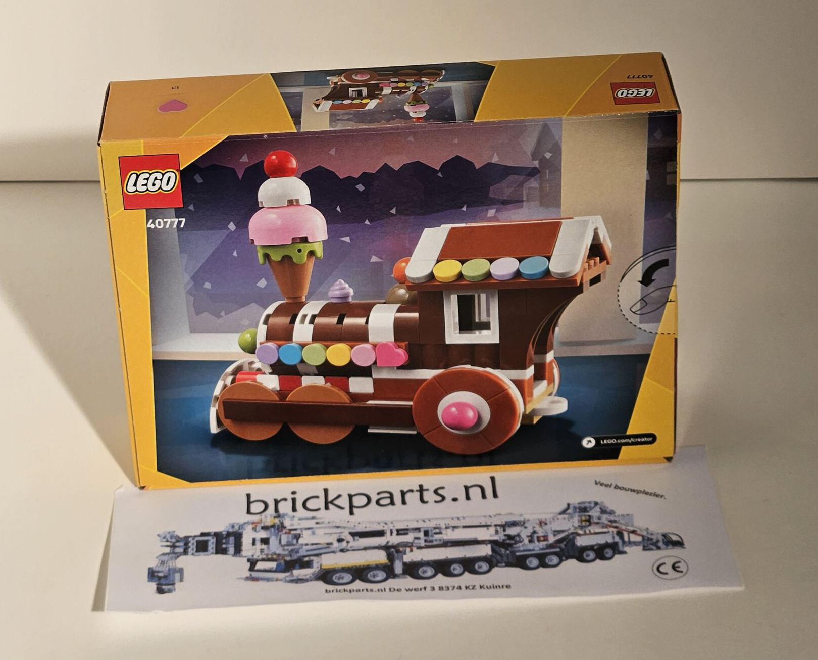 LEGO Celebration Series: Gingerbread Train Ornament 40777 - Afbeelding 4